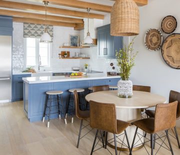 beach-style-dining-room