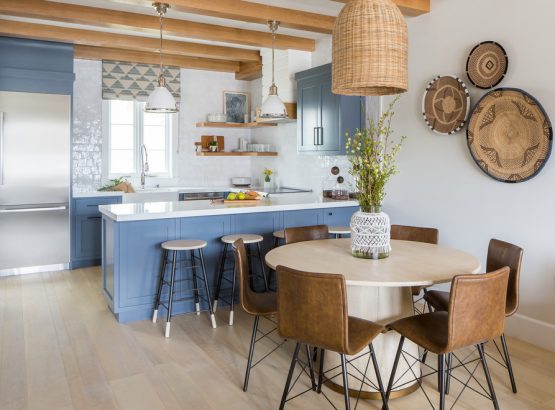 beach-style-dining-room