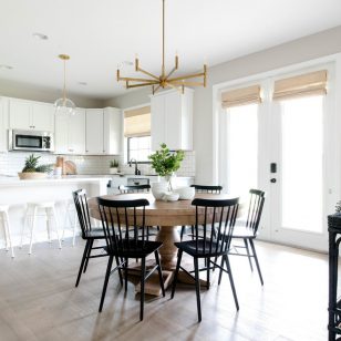 beach-style-dining-room