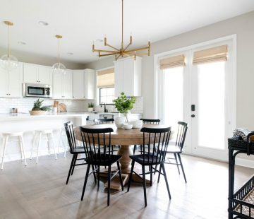 beach-style-dining-room